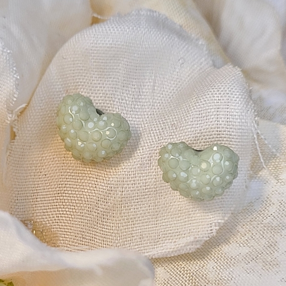 💍 Textured light green earrings - Picture 6 of 7